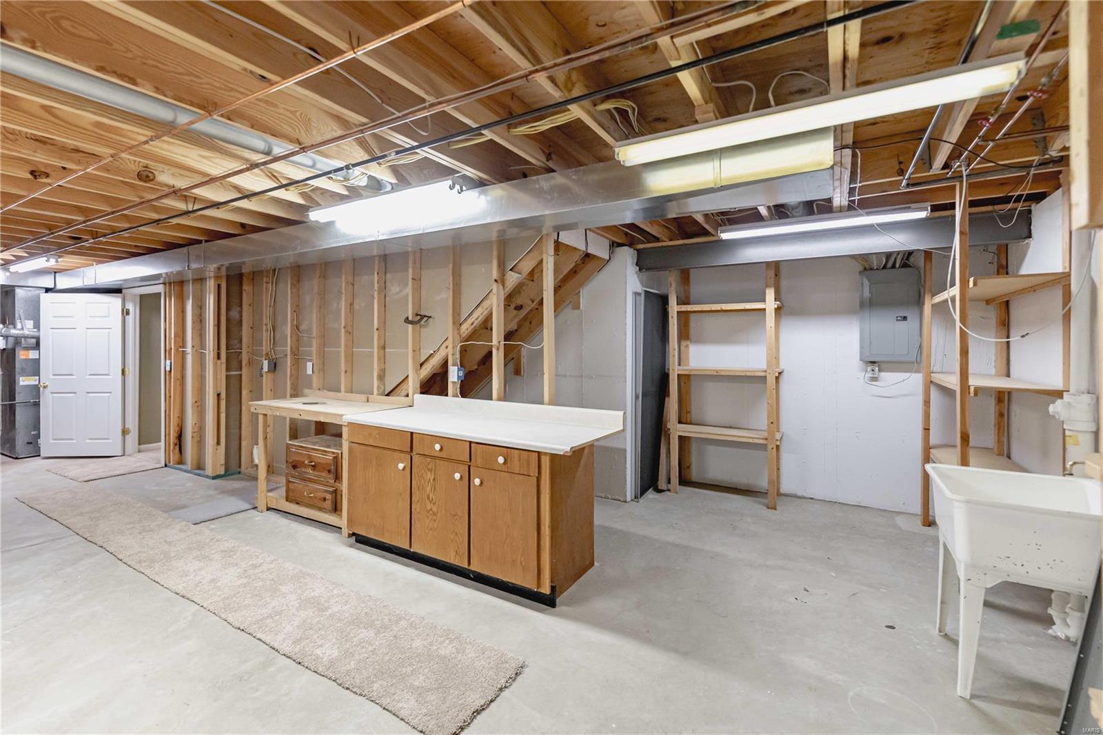 8 Locust Hills Court