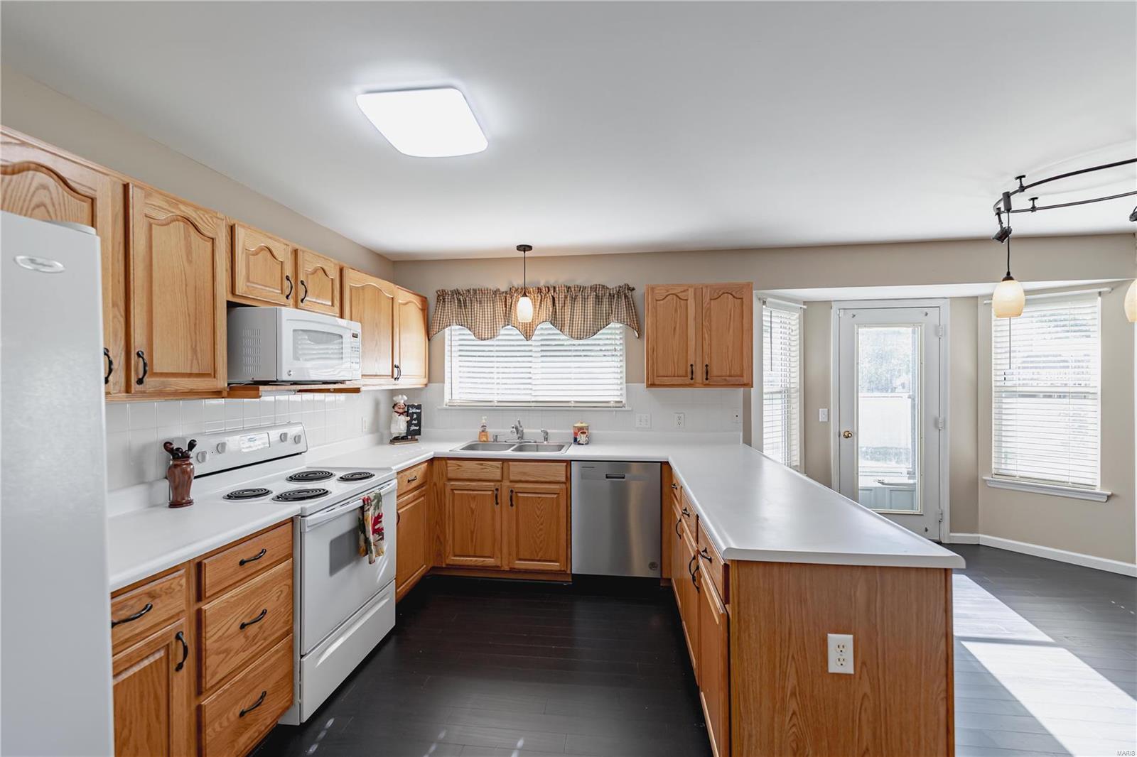 8 Locust Hills Court