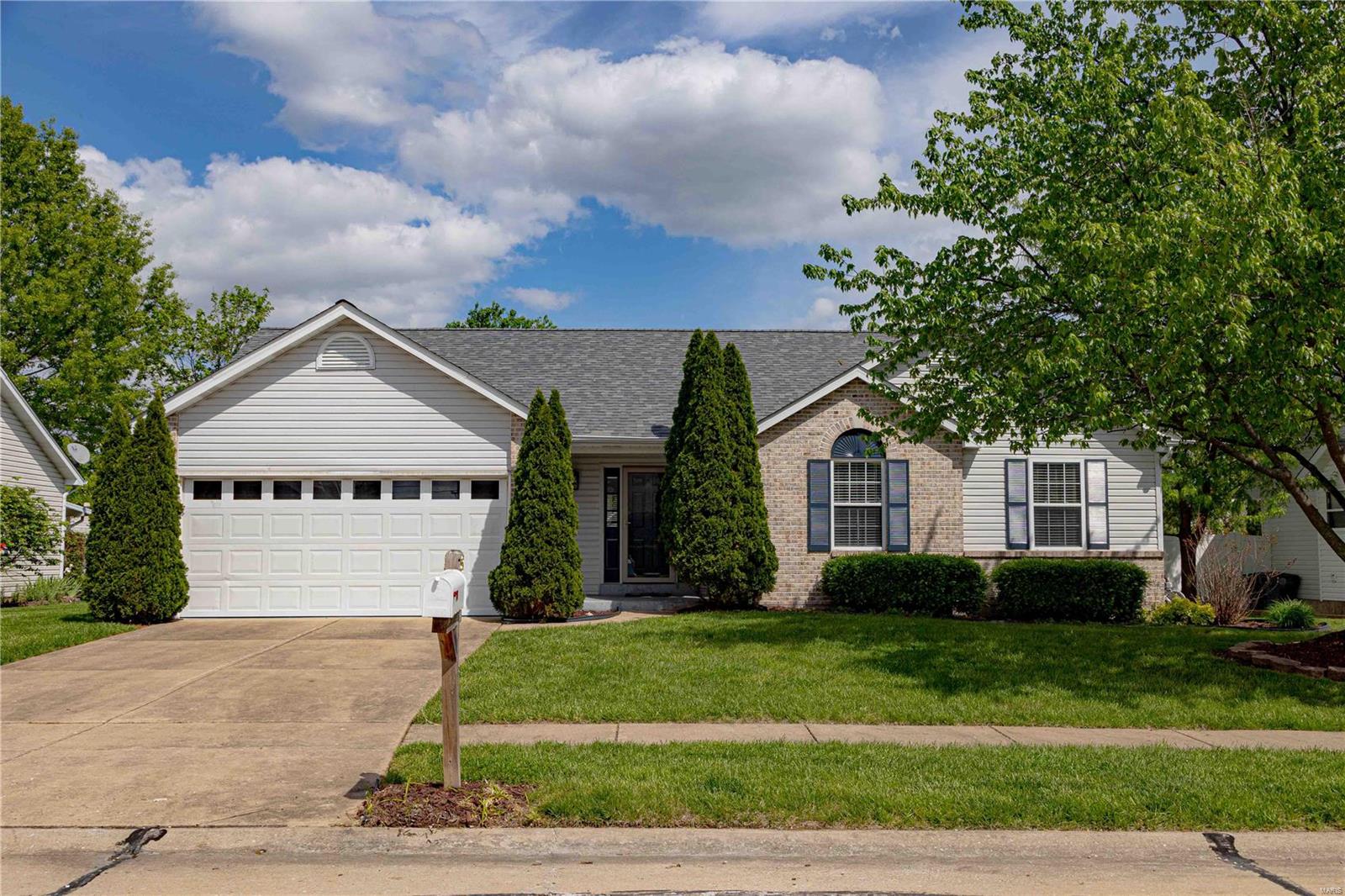 8 Locust Hills Court