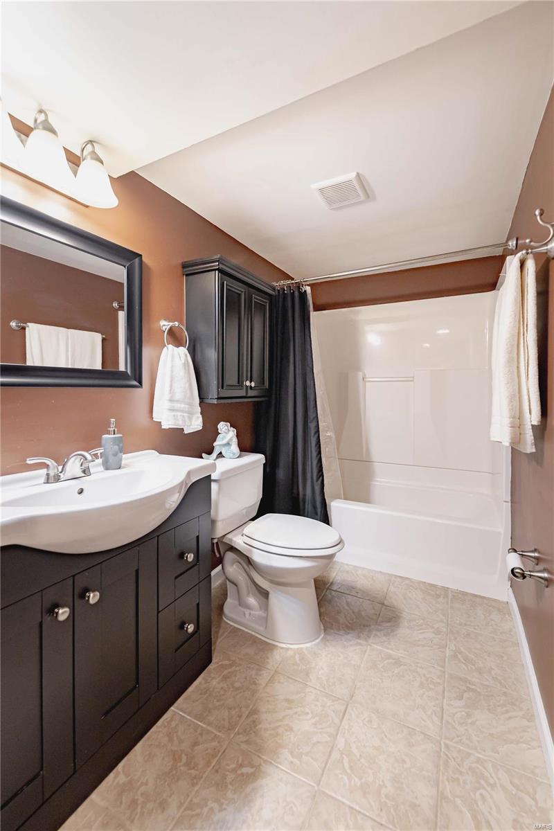 8 Locust Hills Court