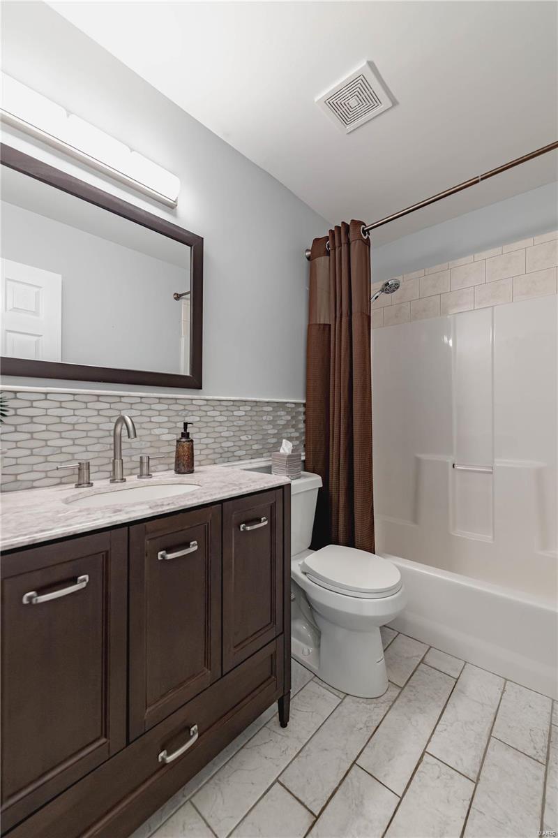 8 Locust Hills Court