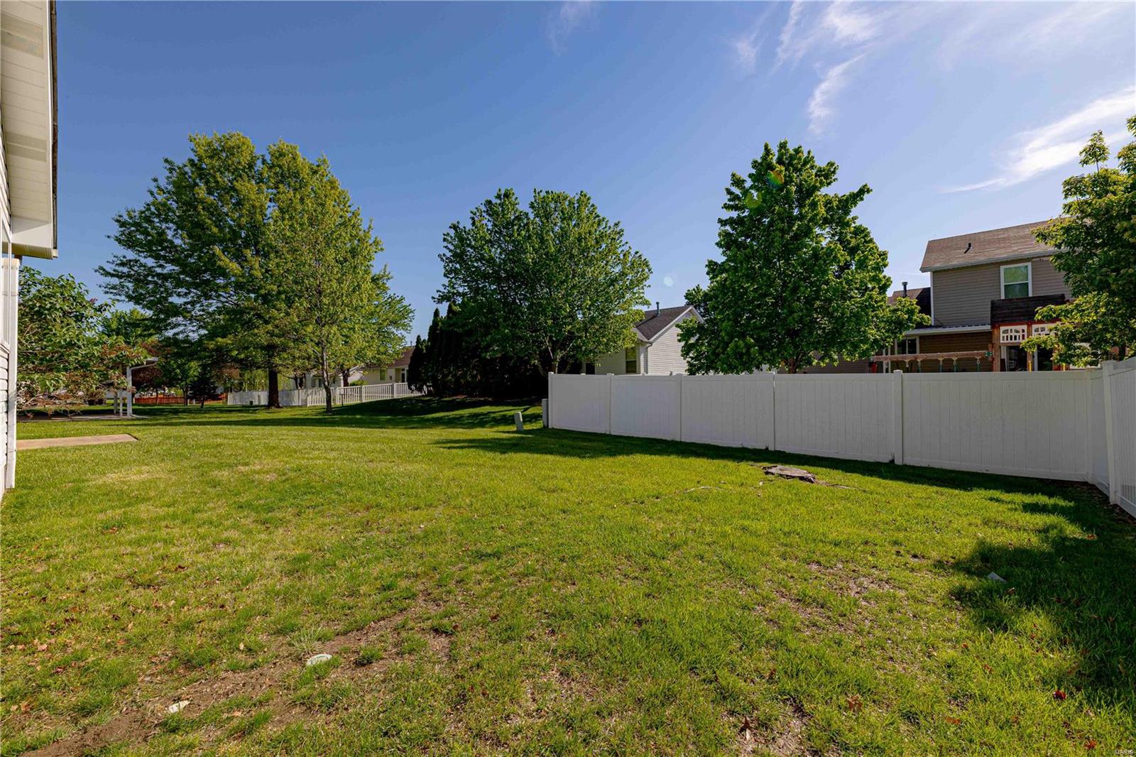 8 Locust Hills Court