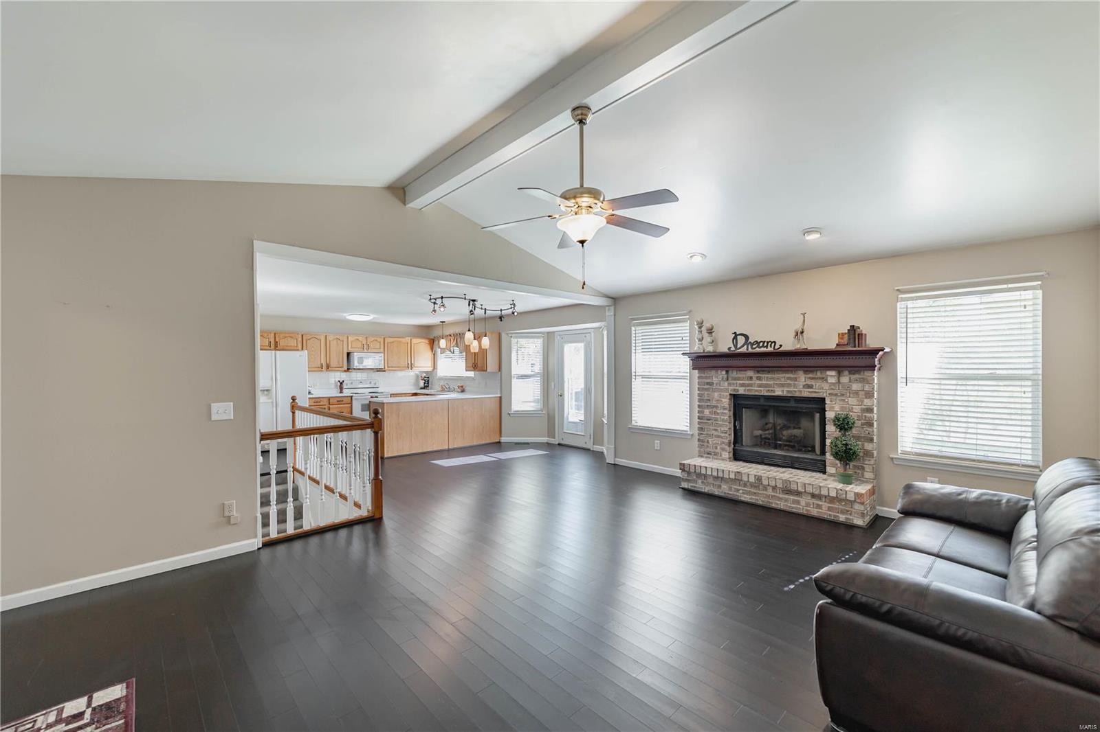 8 Locust Hills Court