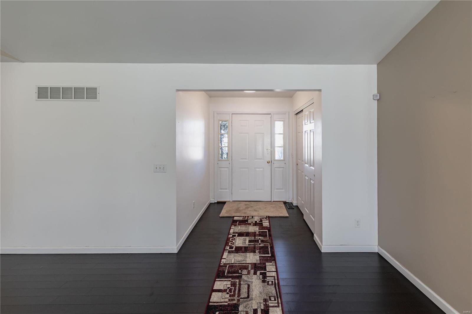 8 Locust Hills Court