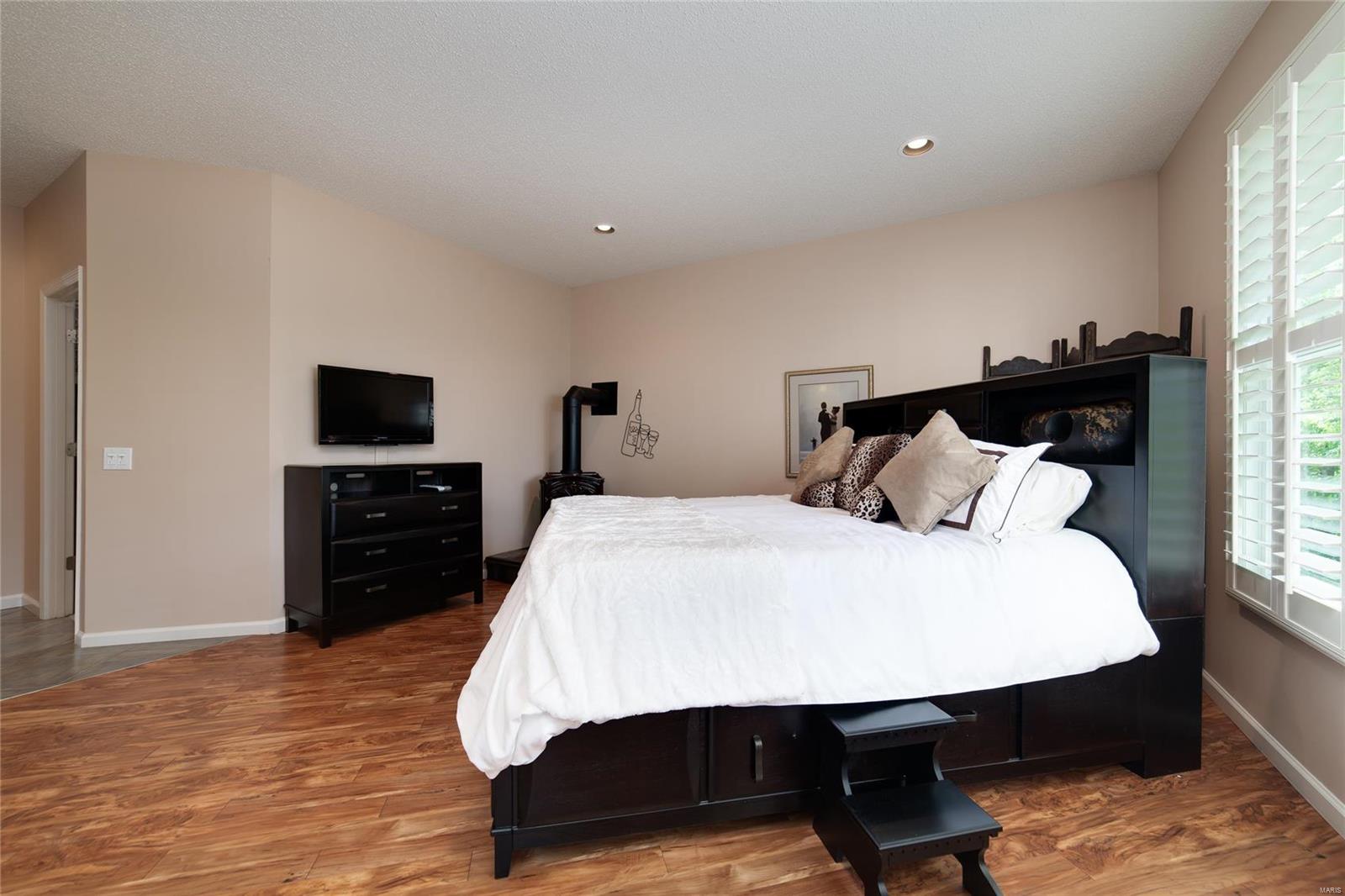 674 Falconcrest Drive