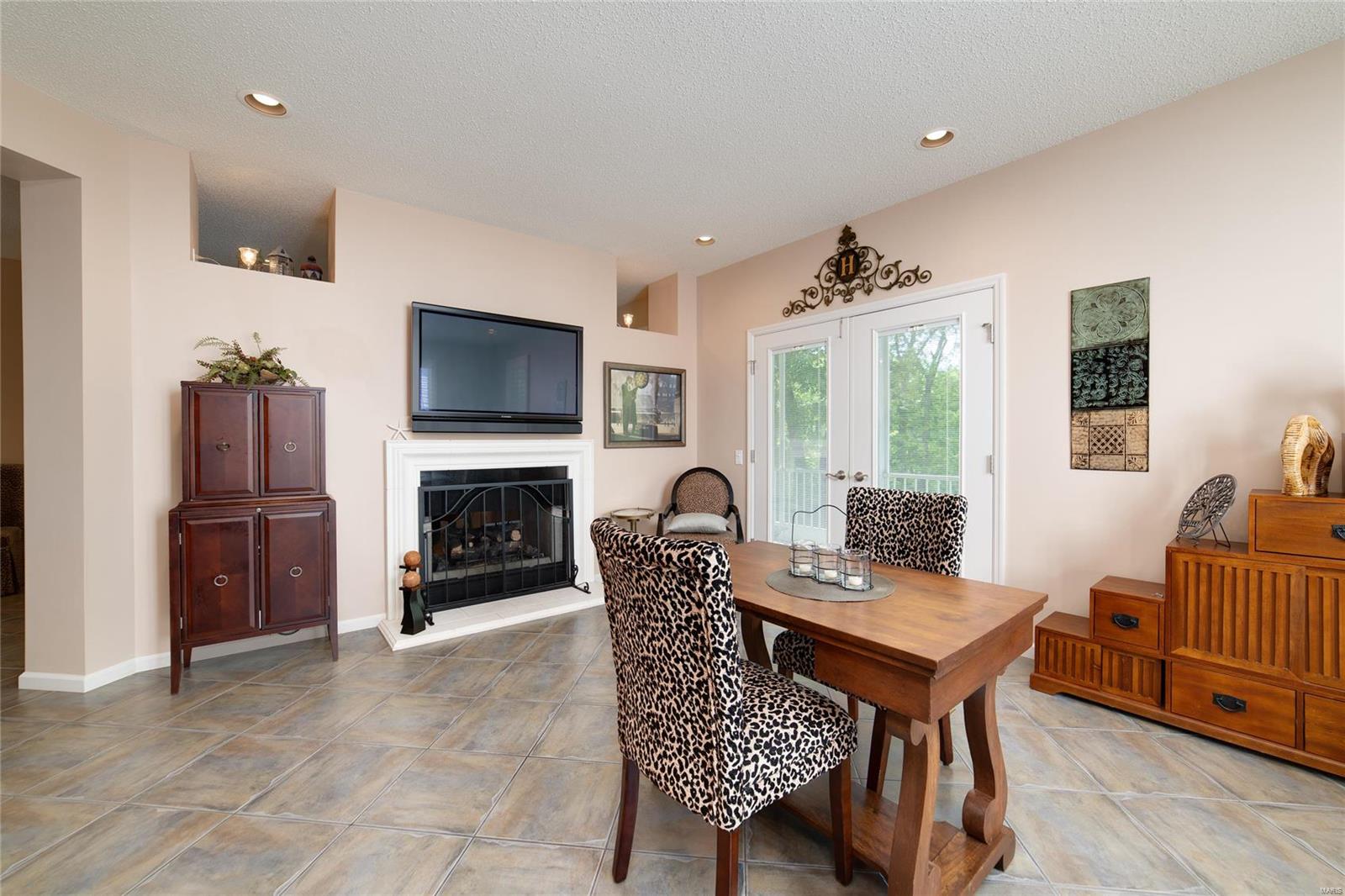 674 Falconcrest Drive