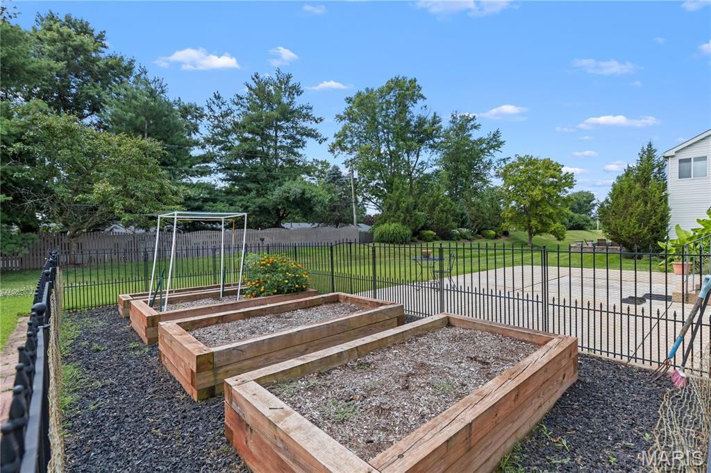 842 Bellerive Manor Drive