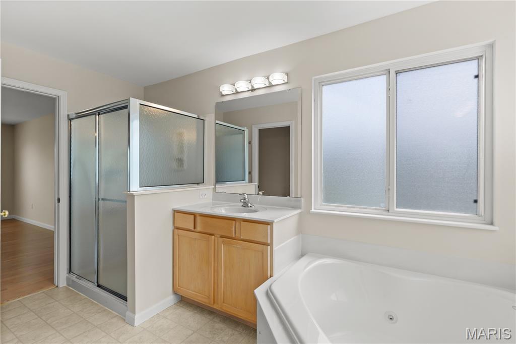 842 Bellerive Manor Drive