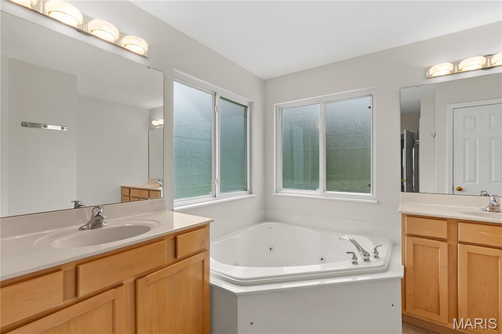 842 Bellerive Manor Drive