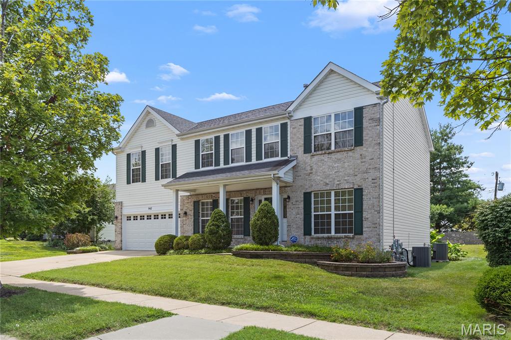 842 Bellerive Manor Drive