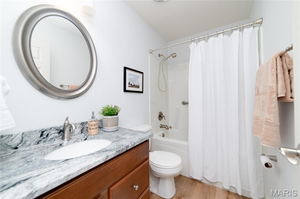 610 Falconcrest Drive