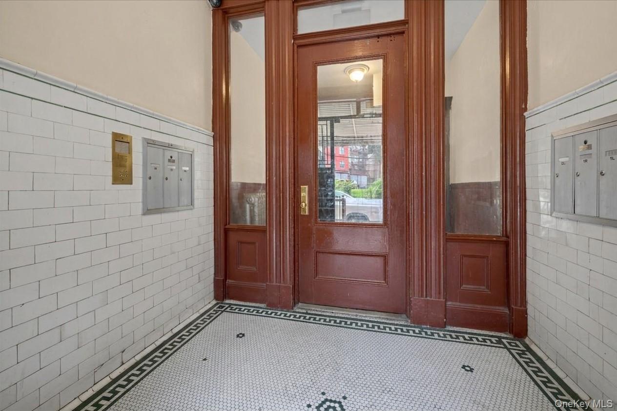 27 Saratoga Avenue