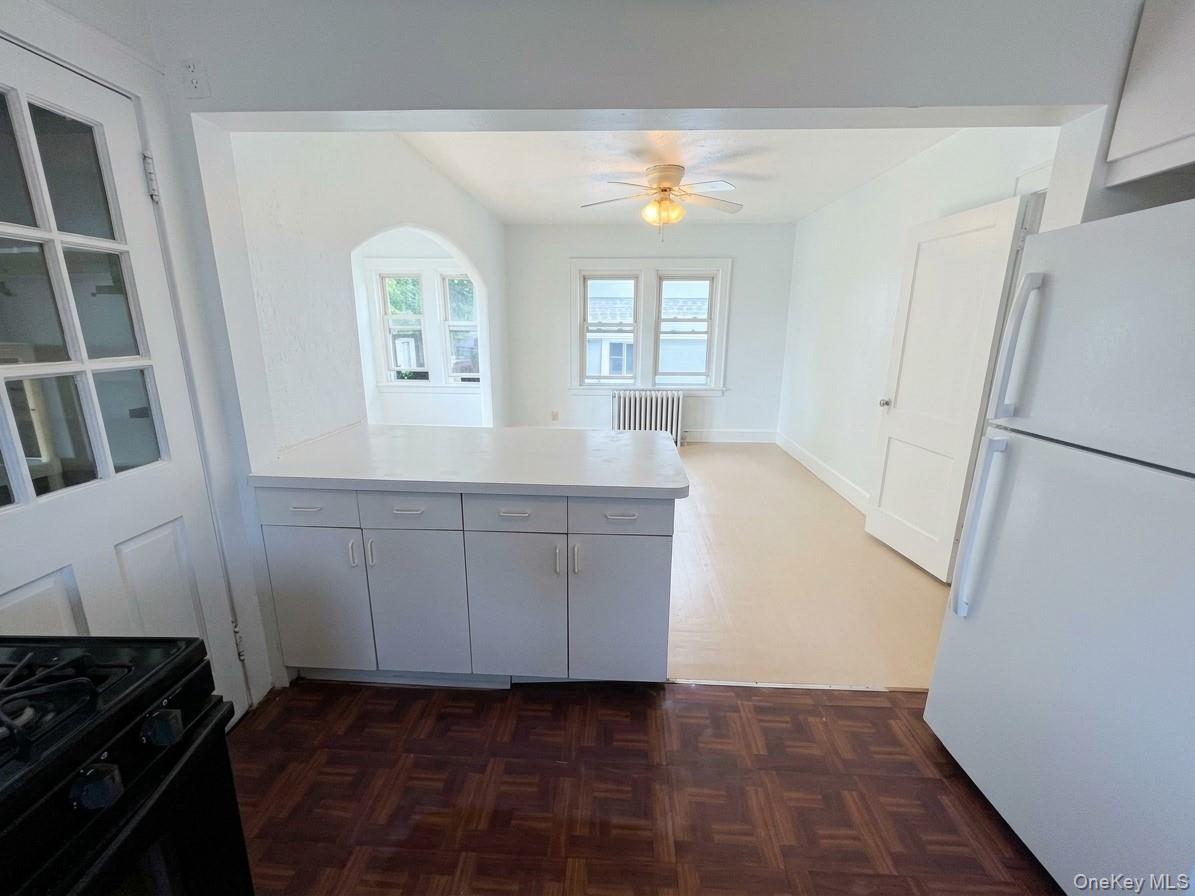 122 Greenvale Avenue Unit: Apt #2