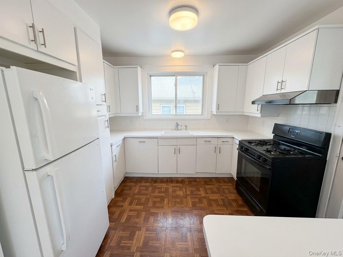 122 Greenvale Avenue Unit: Apt #2