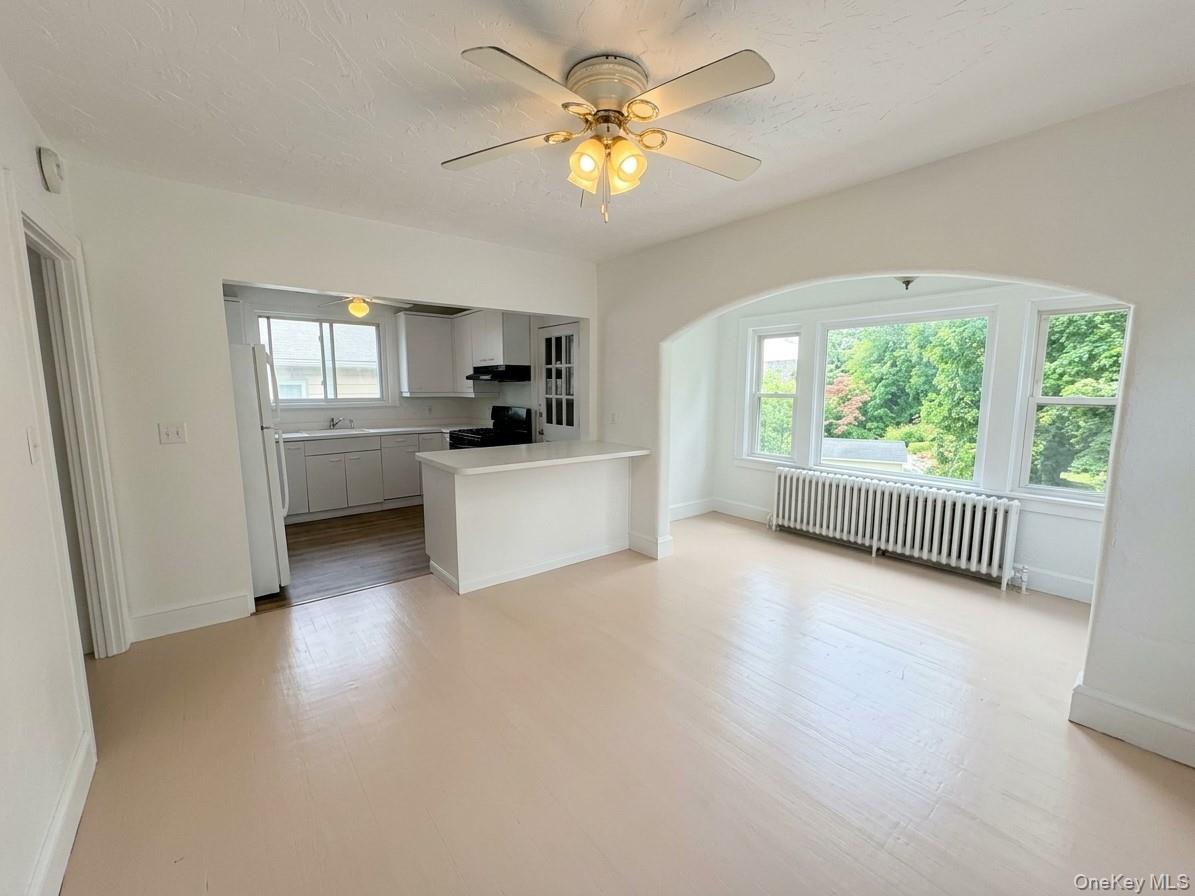 122 Greenvale Avenue Unit: Apt #2