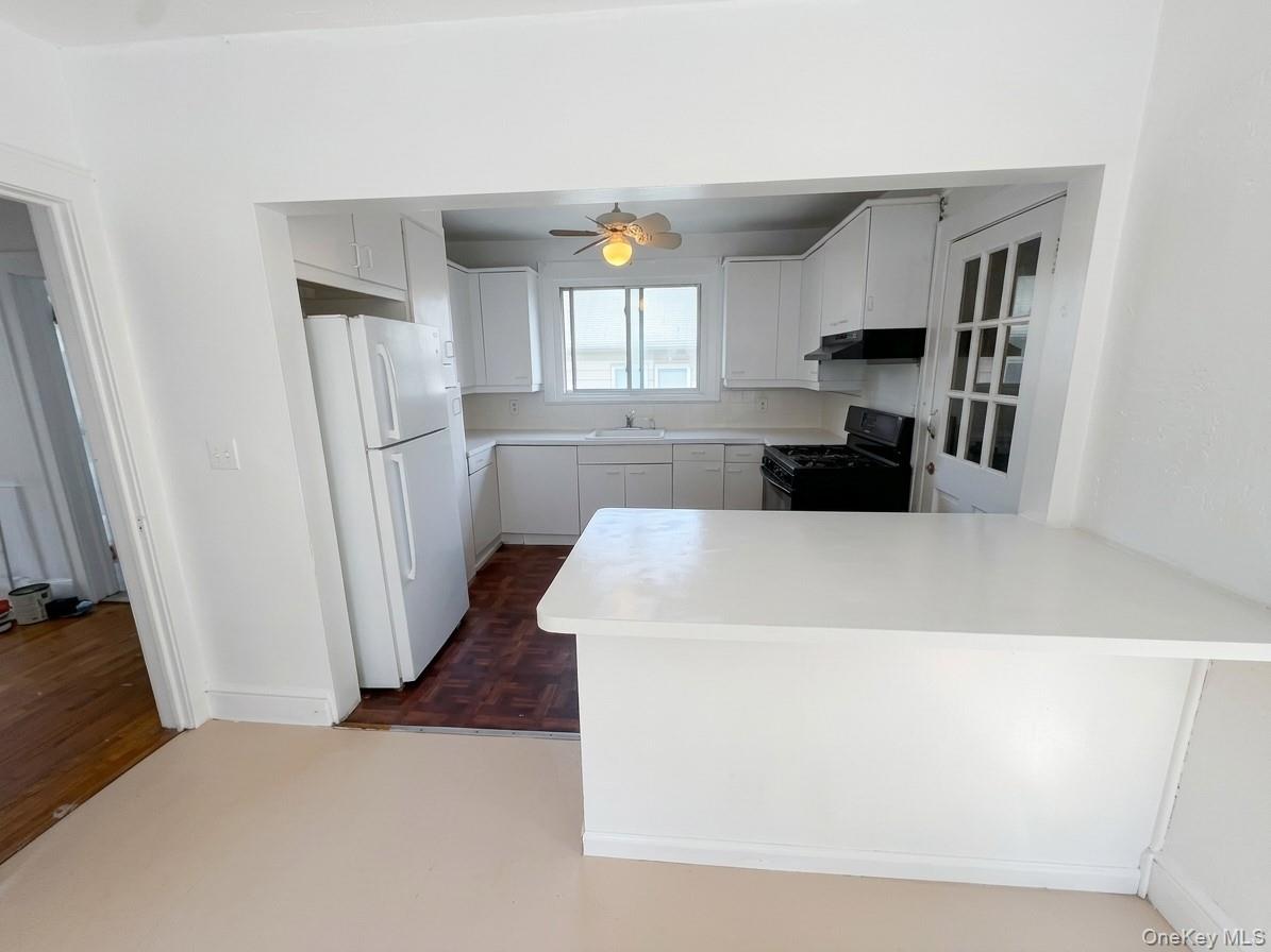 122 Greenvale Avenue Unit: Apt #2