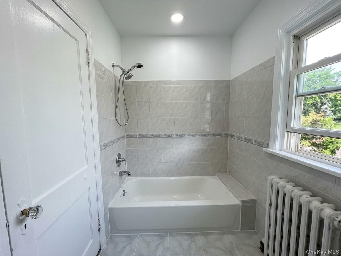 122 Greenvale Avenue Unit: Apt #2
