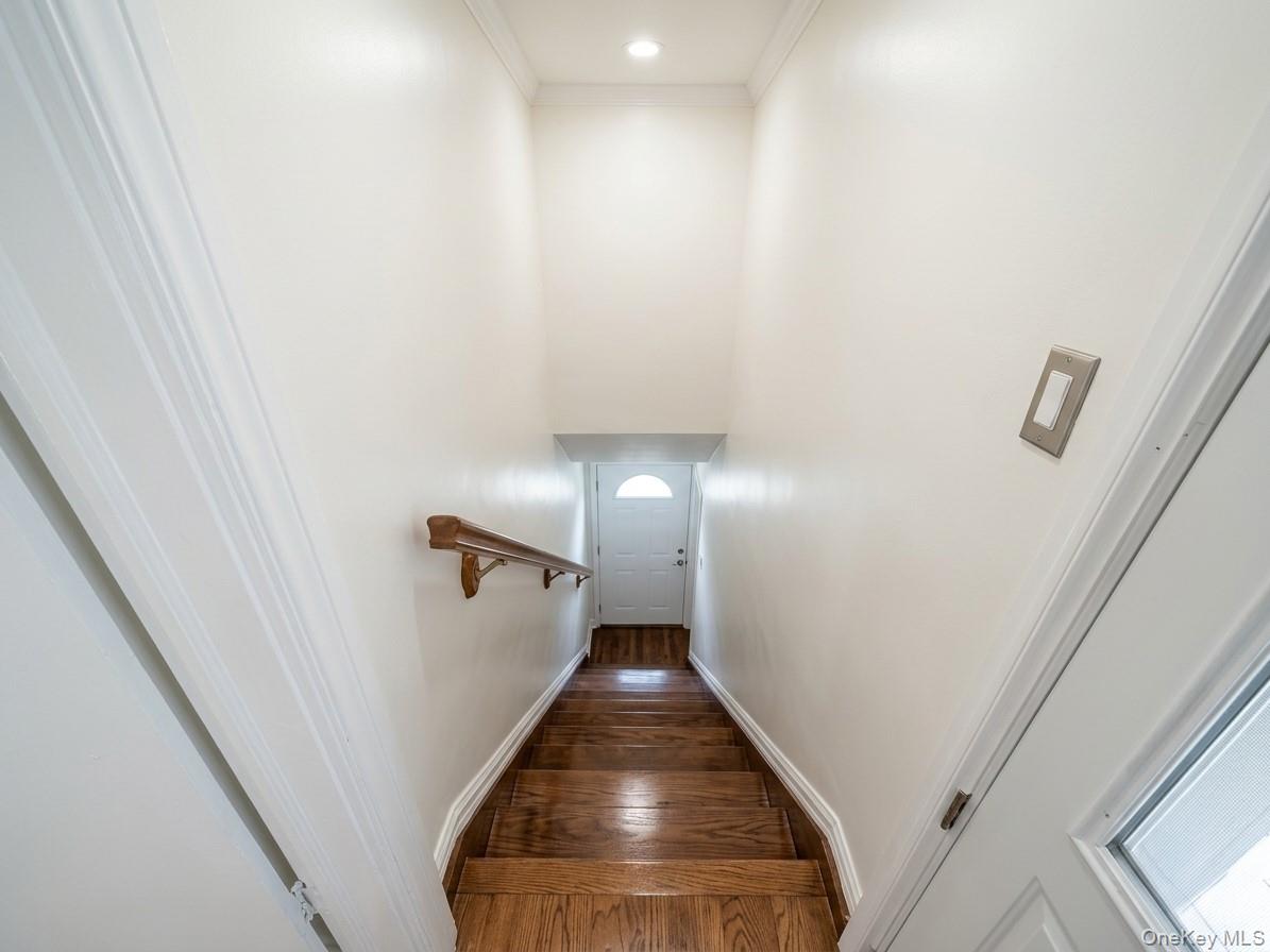 122 Greenvale Avenue Unit: Apt #2