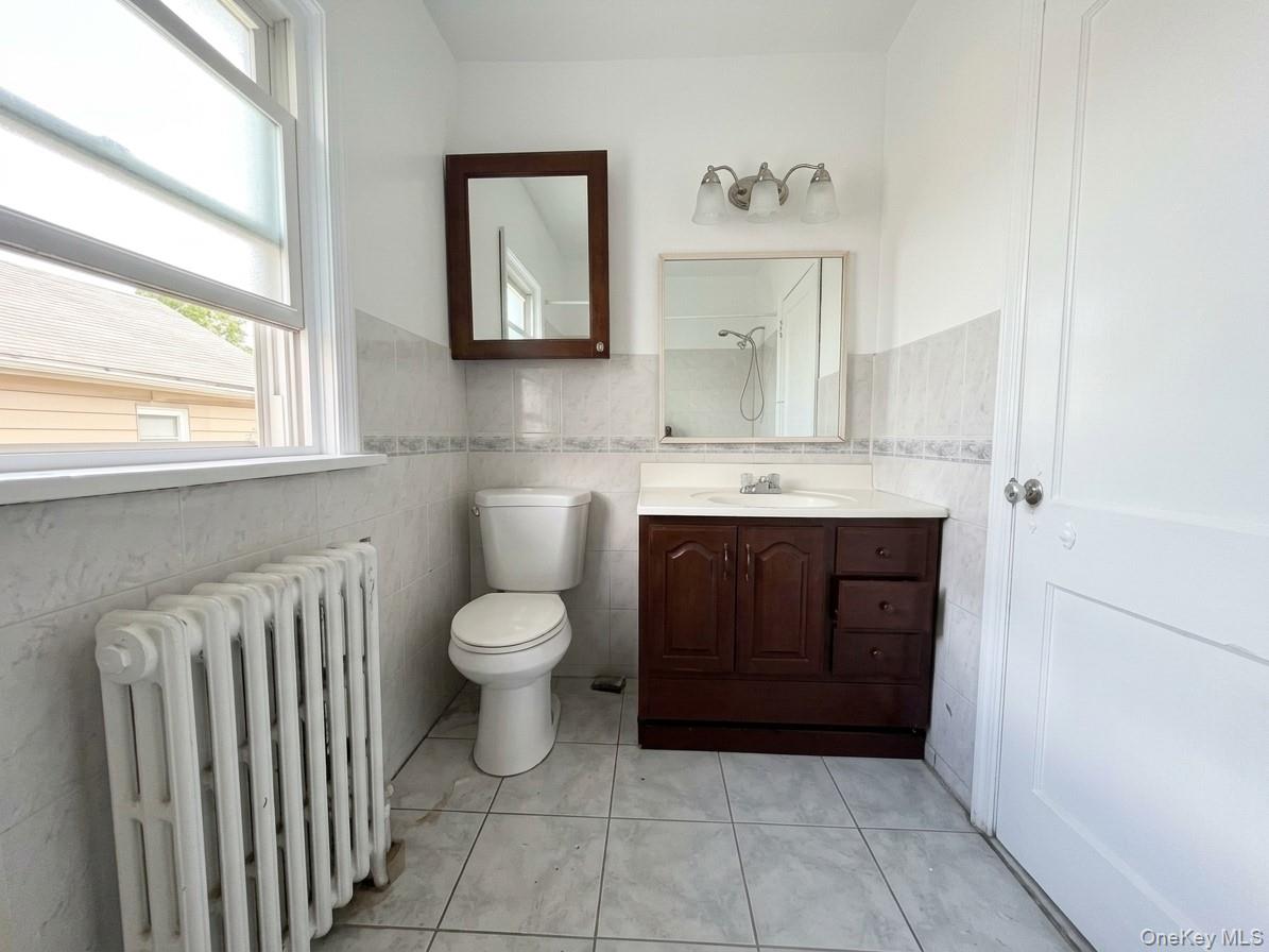 122 Greenvale Avenue Unit: Apt #2