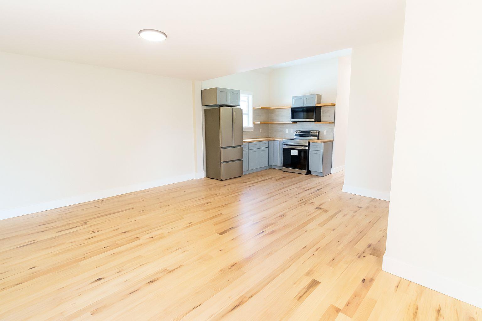 328 columbia Street Unit: 3
