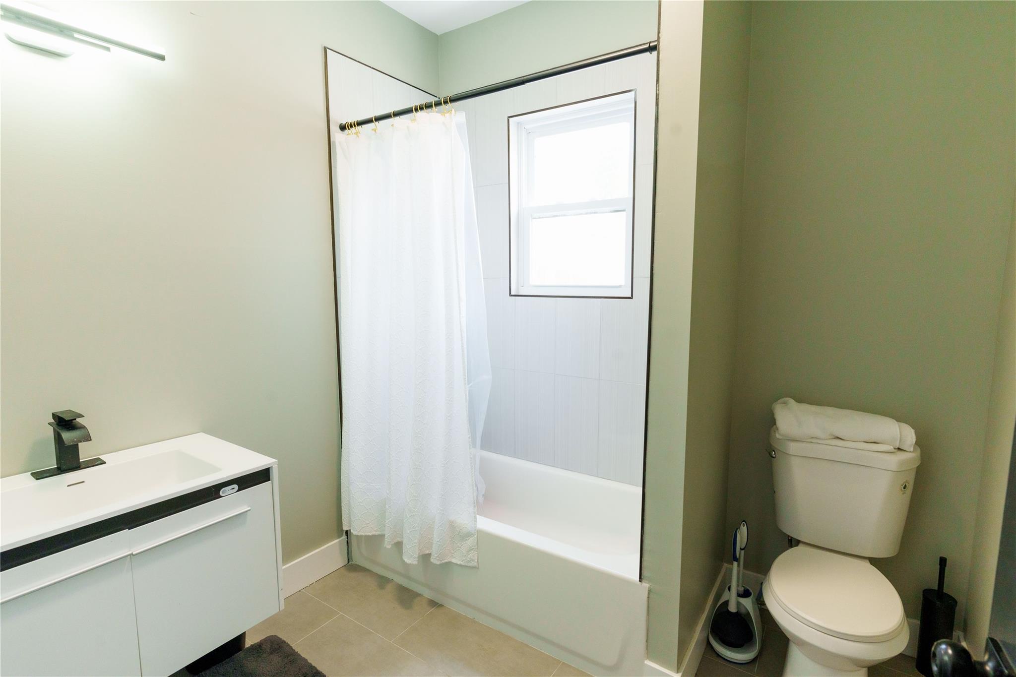 328 columbia Street Unit: 3