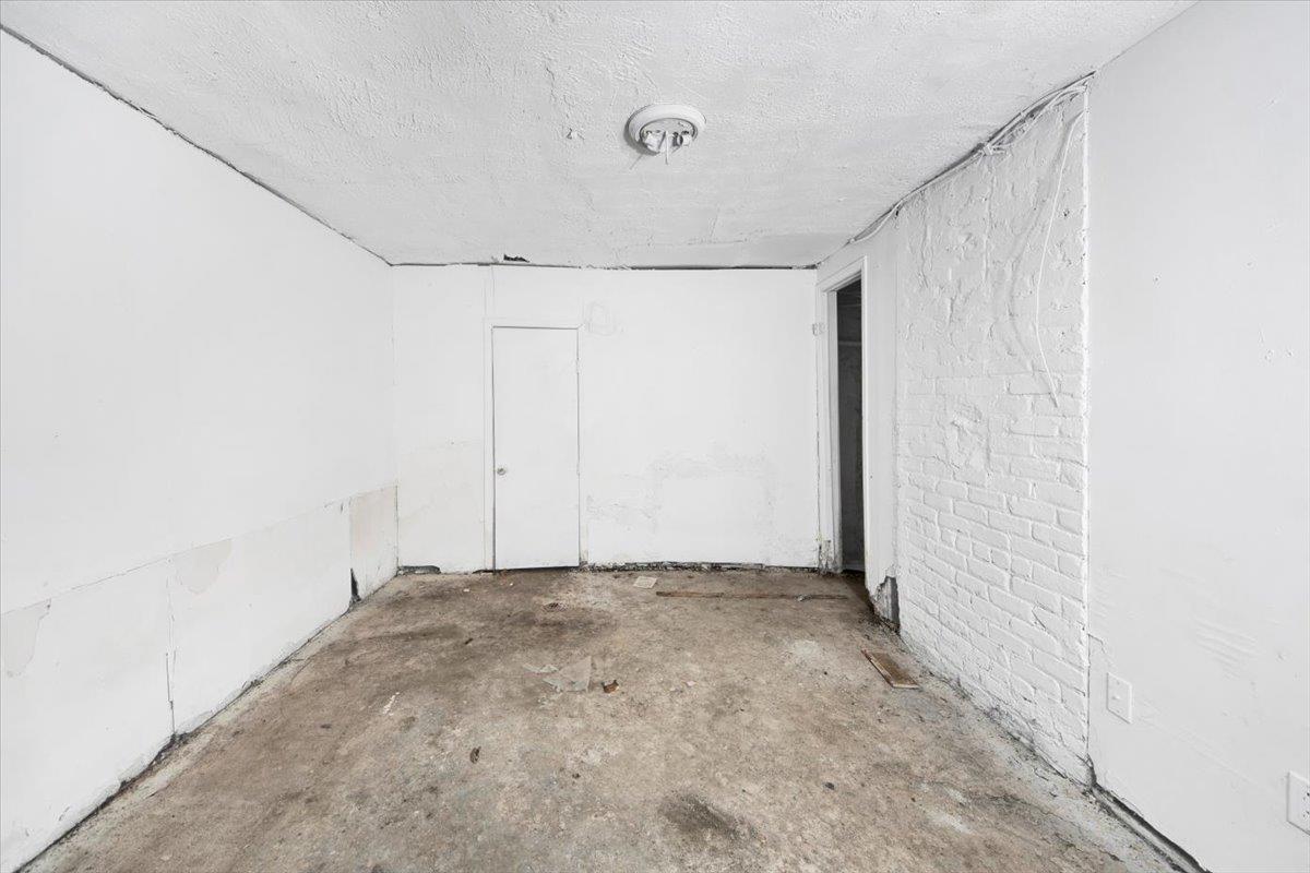 141 vineyard Ave