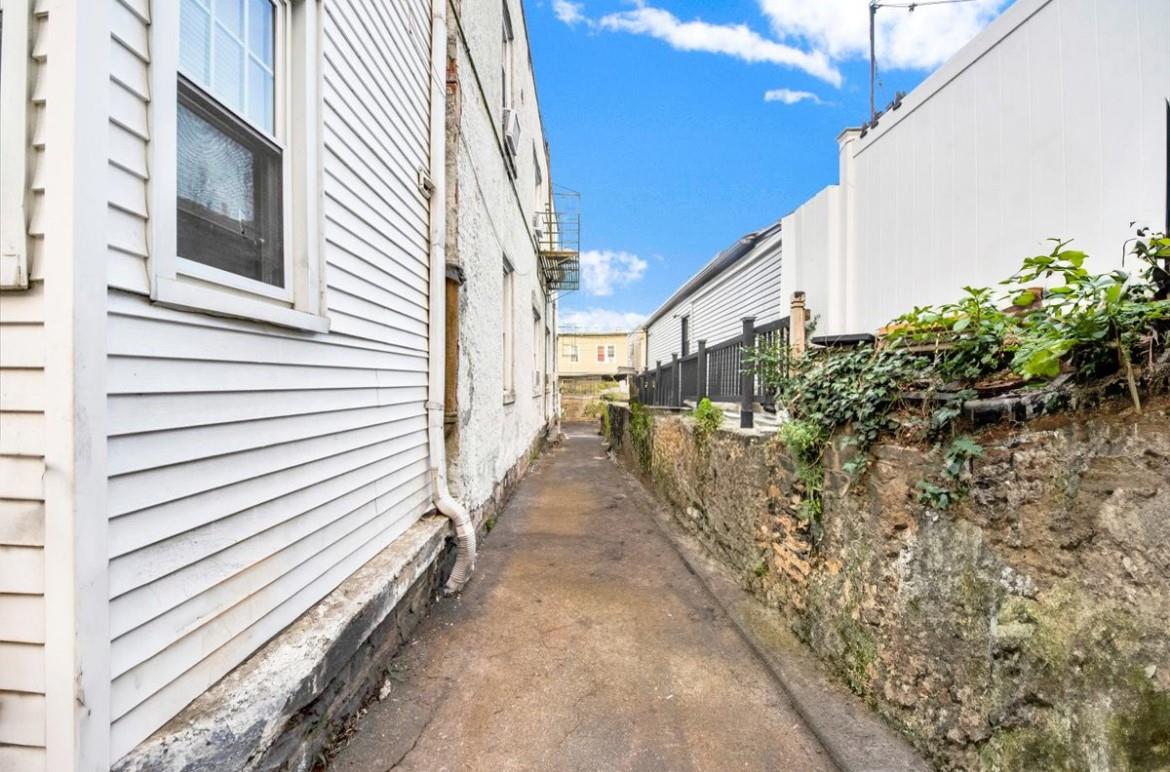 141 vineyard Ave