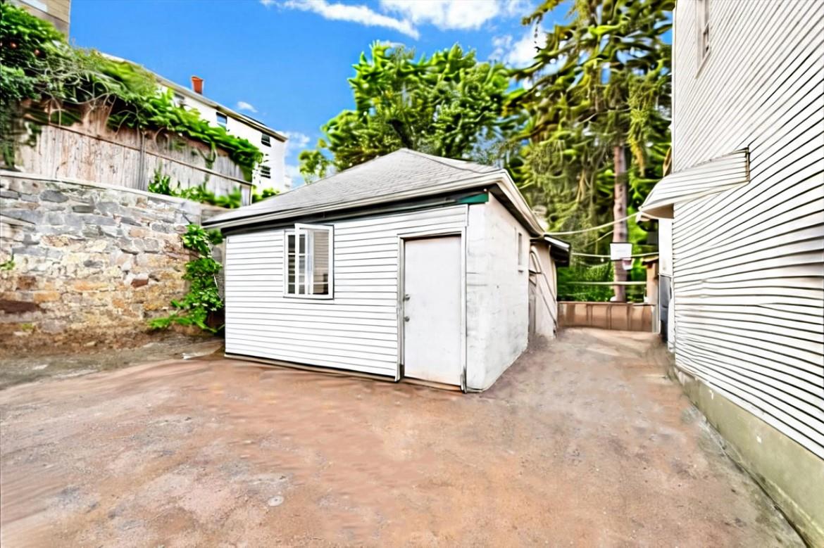 141 vineyard Ave