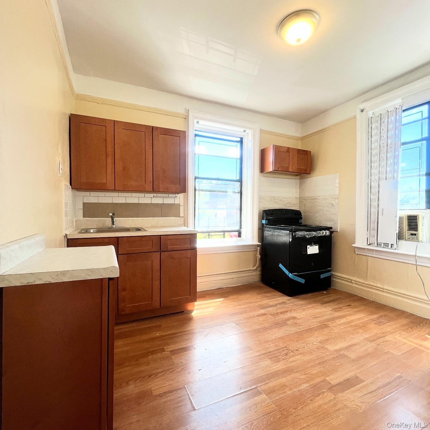 30 Kingsbridge Road Unit: 3