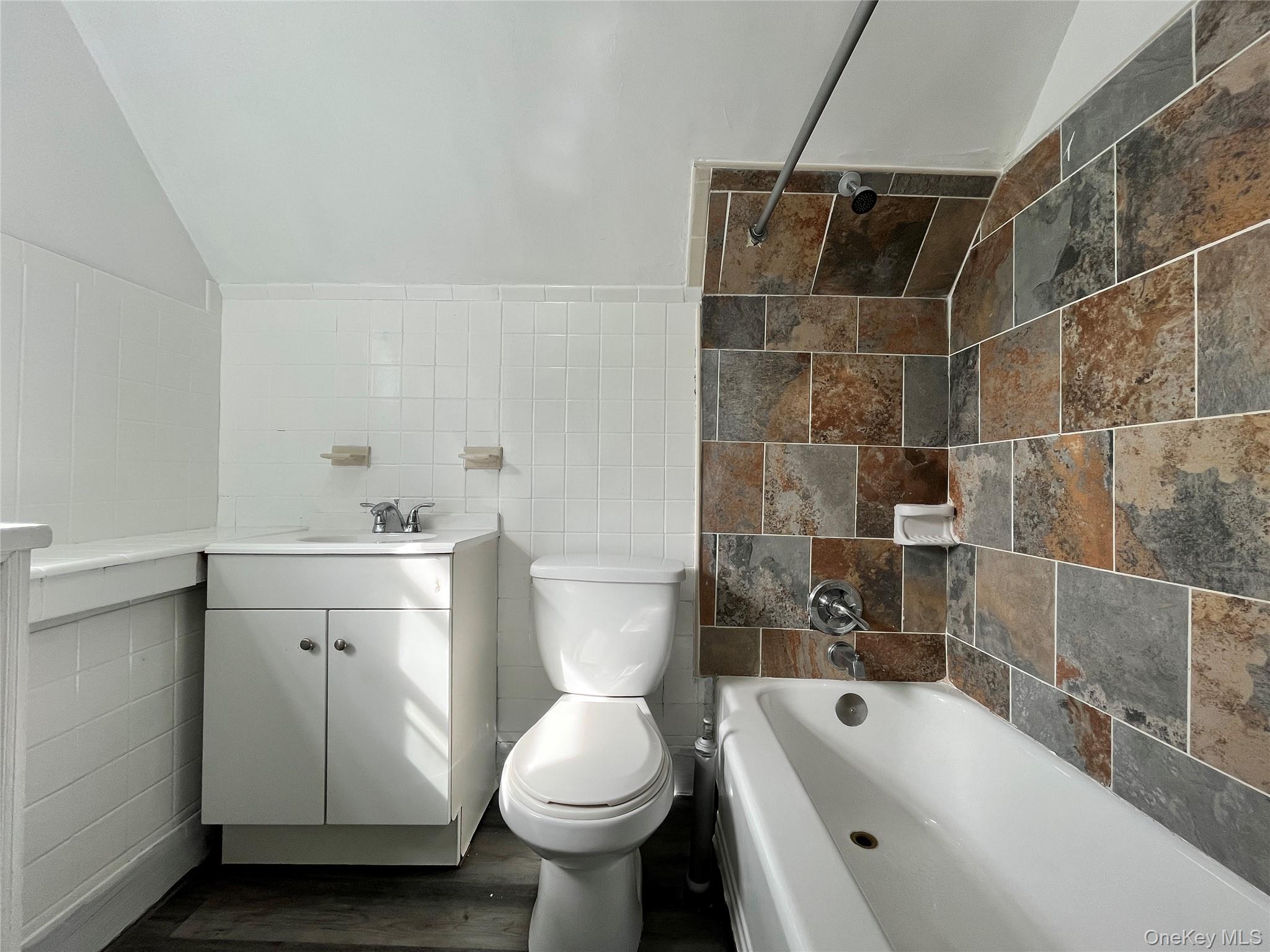 194 Summit Avenue Unit: 3