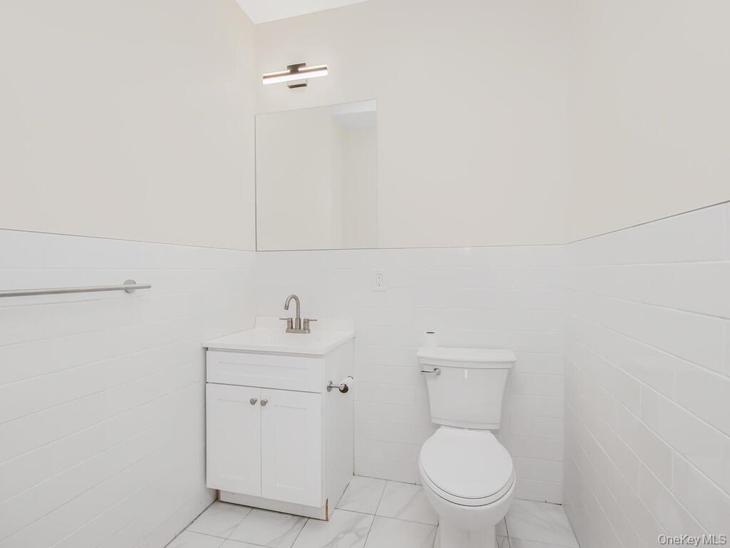 409 Warburton Avenue Unit: 1C