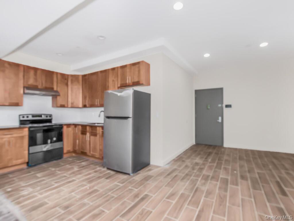 409 Warburton Avenue Unit: 1C