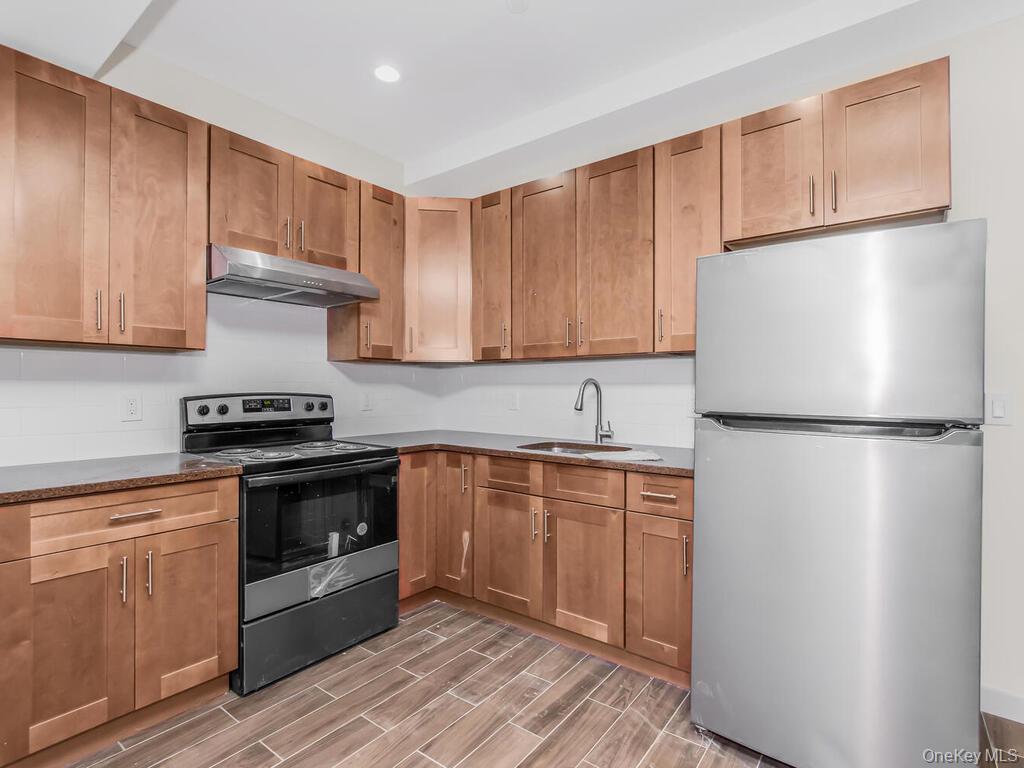 409 Warburton Avenue Unit: 1C
