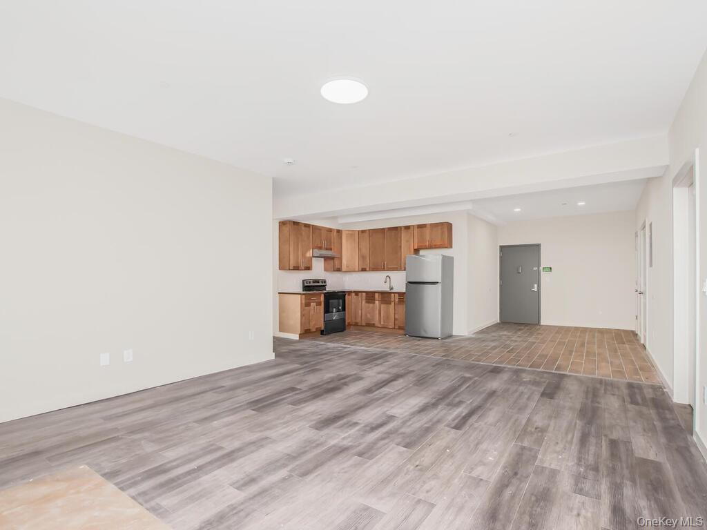 409 Warburton Avenue Unit: 1C