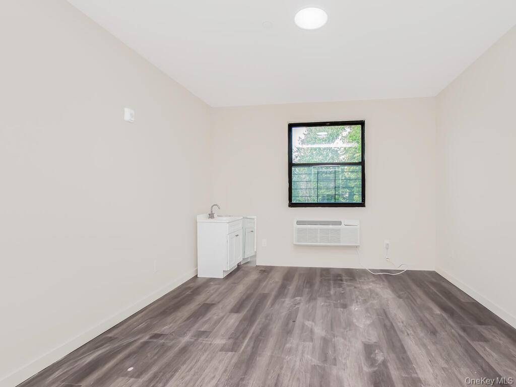 409 Warburton Avenue Unit: 1C
