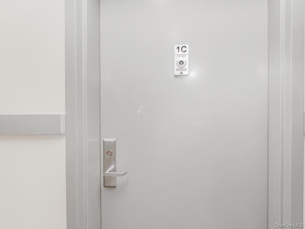 409 Warburton Avenue Unit: 1C