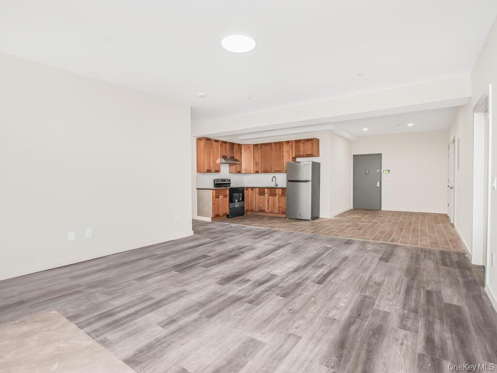 409 Warburton Avenue Unit: 1C
