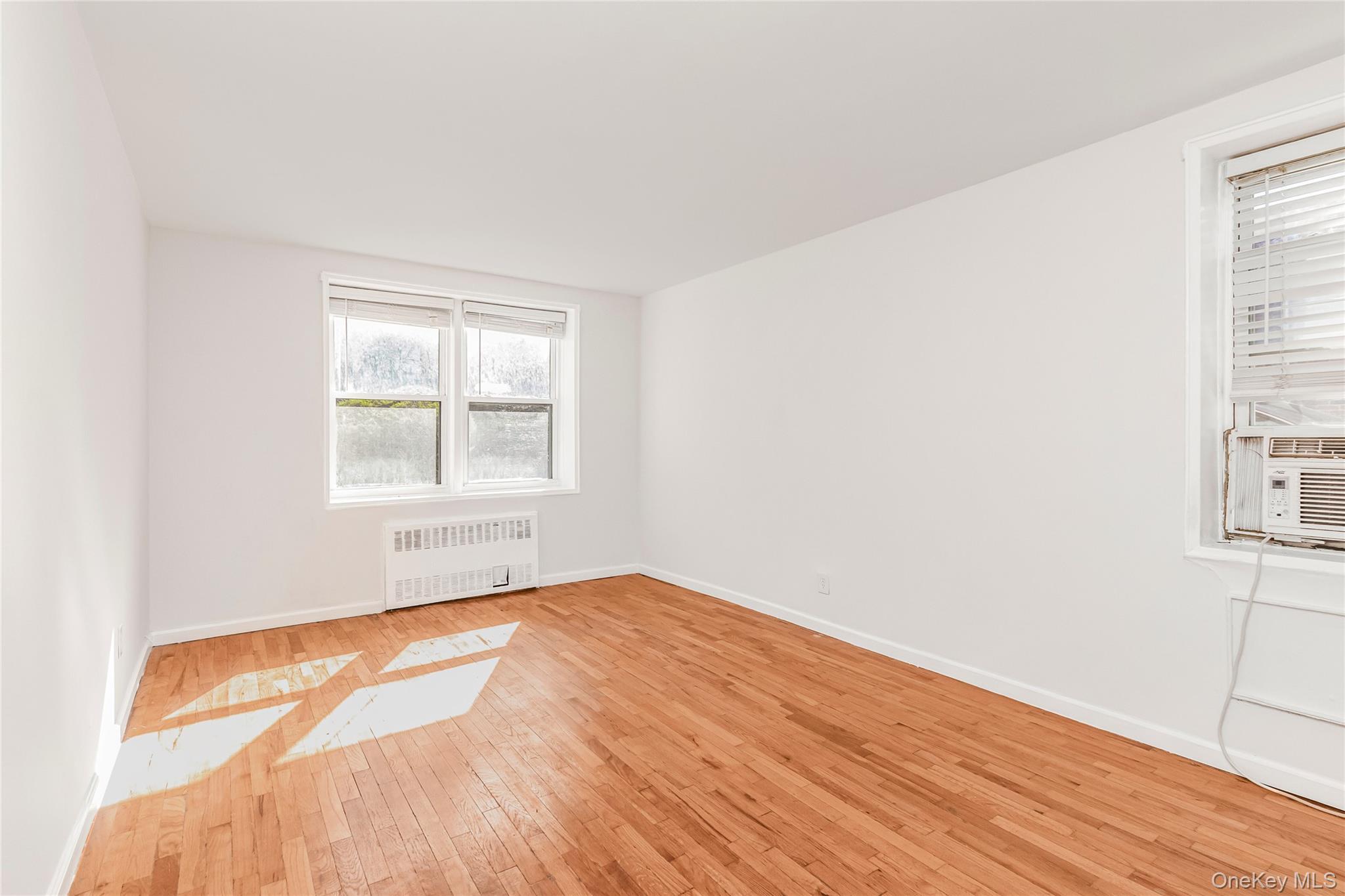 679 Warburton Avenue Unit: 2R