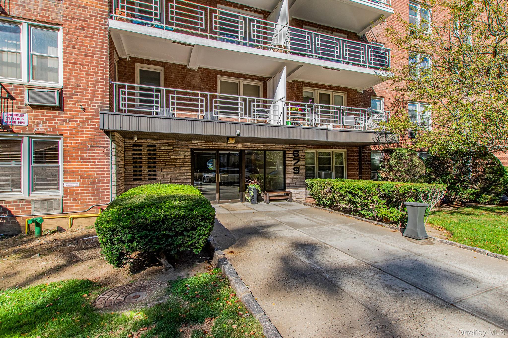 679 Warburton Avenue Unit: 2R