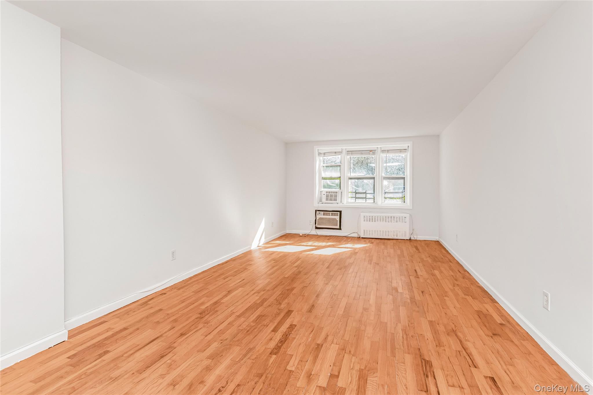 679 Warburton Avenue Unit: 2R