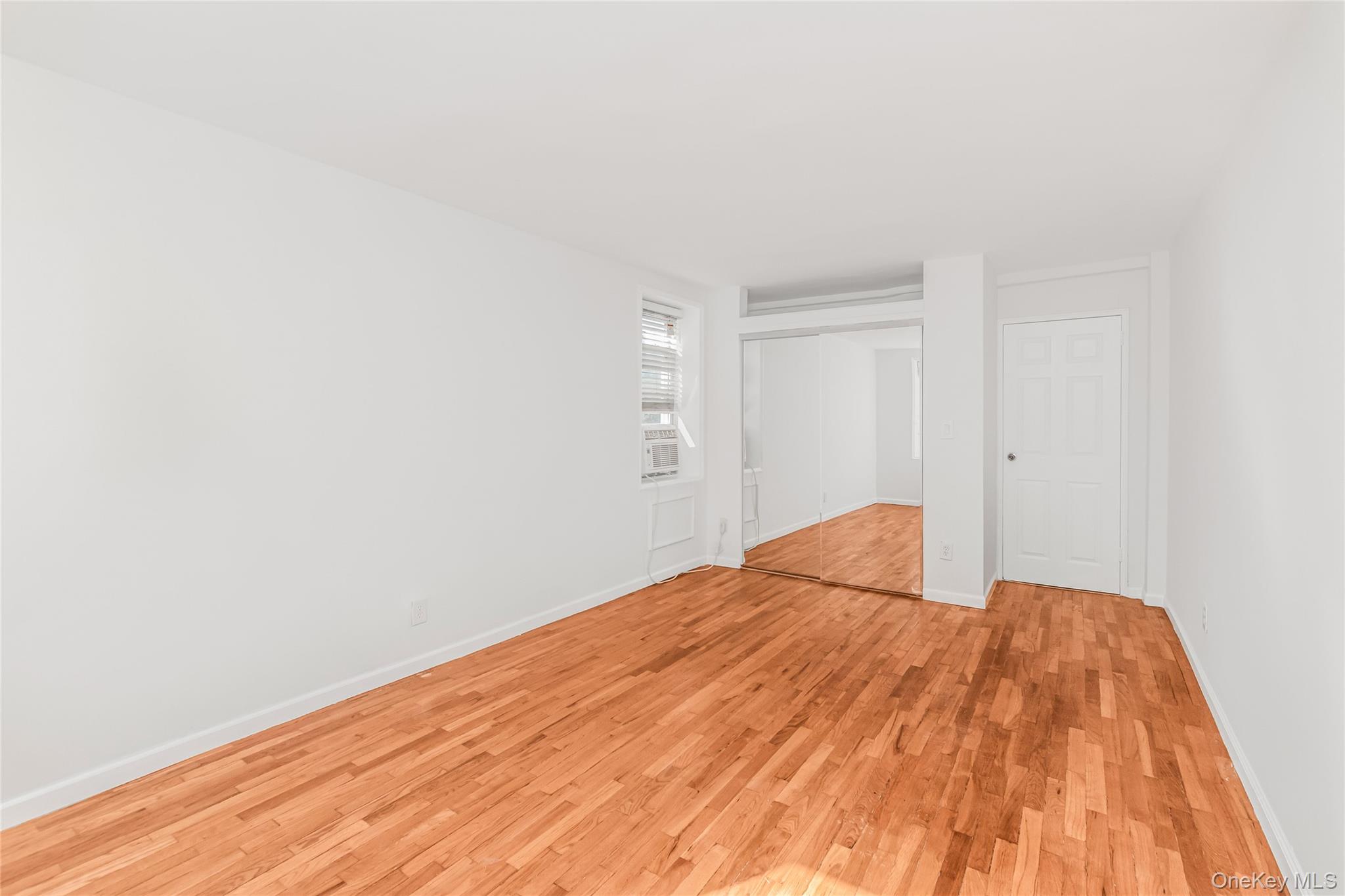 679 Warburton Avenue Unit: 2R