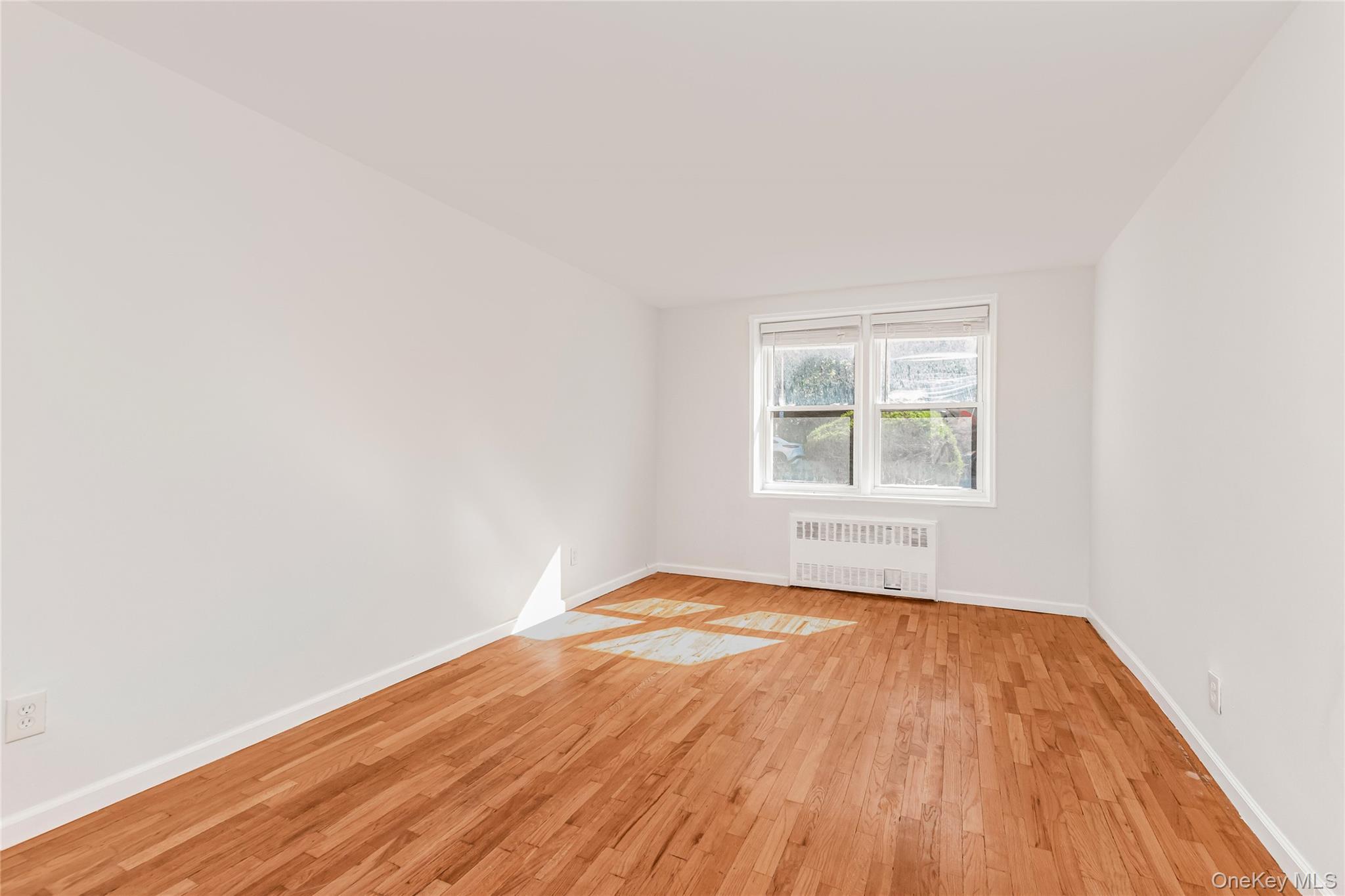 679 Warburton Avenue Unit: 2R