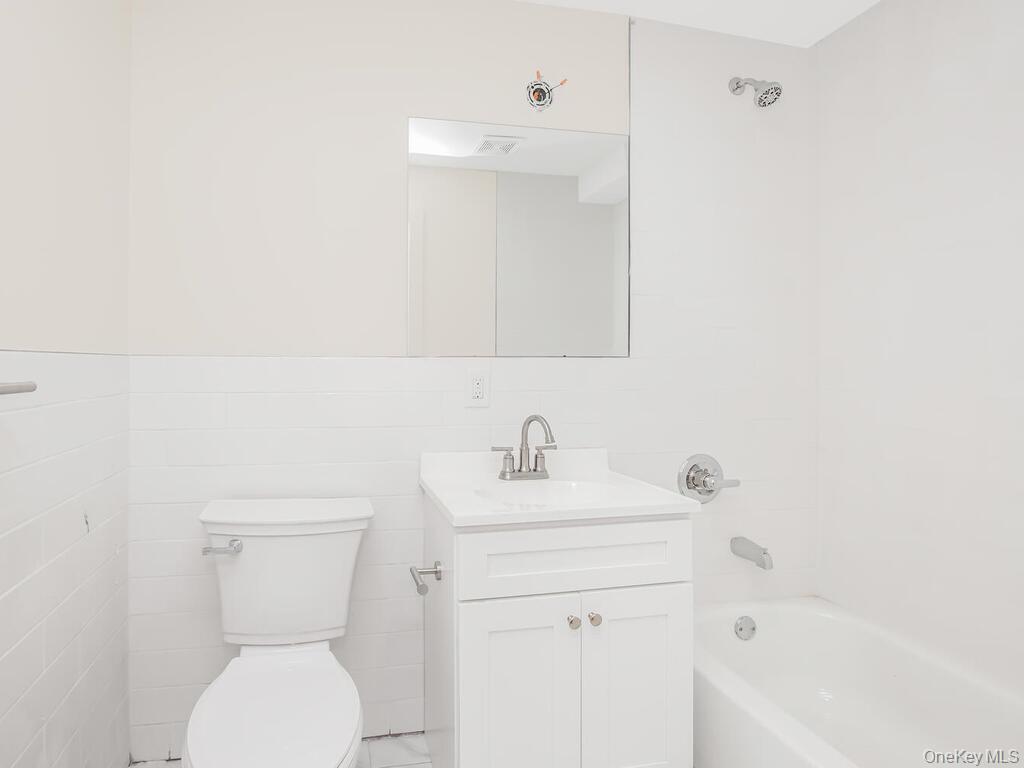 409 Warburton Avenue Unit: 1A