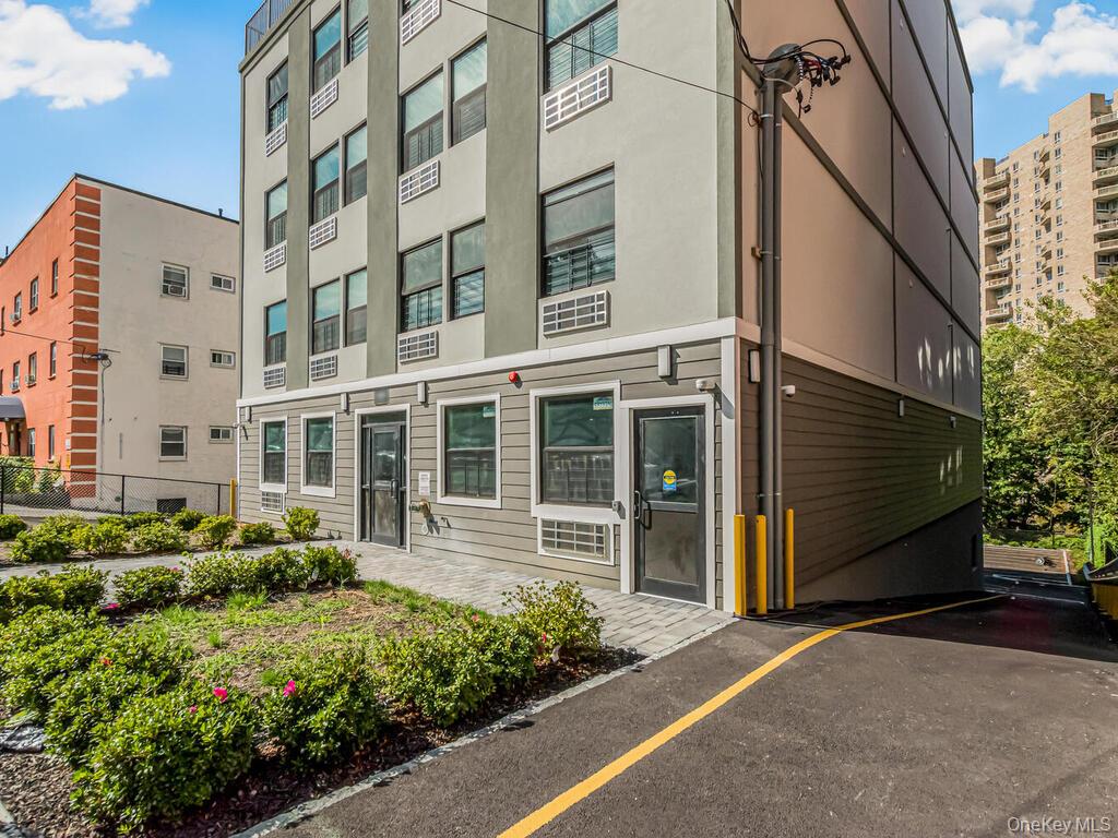 409 Warburton Avenue Unit: 1B
