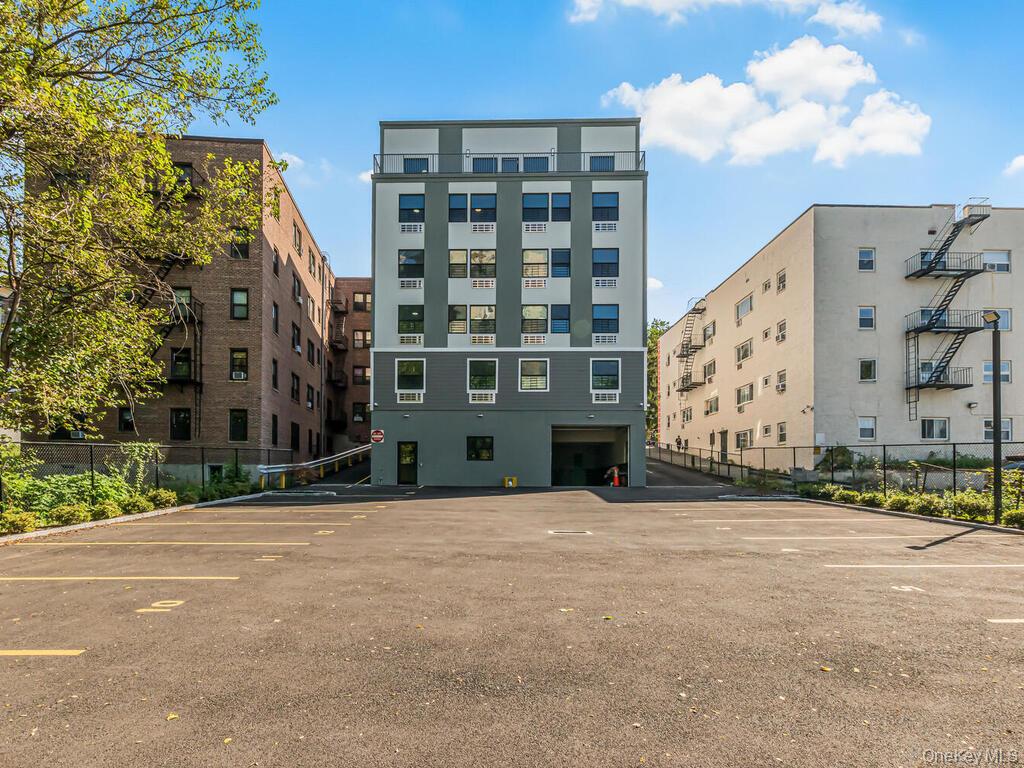 409 Warburton Avenue Unit: 1B