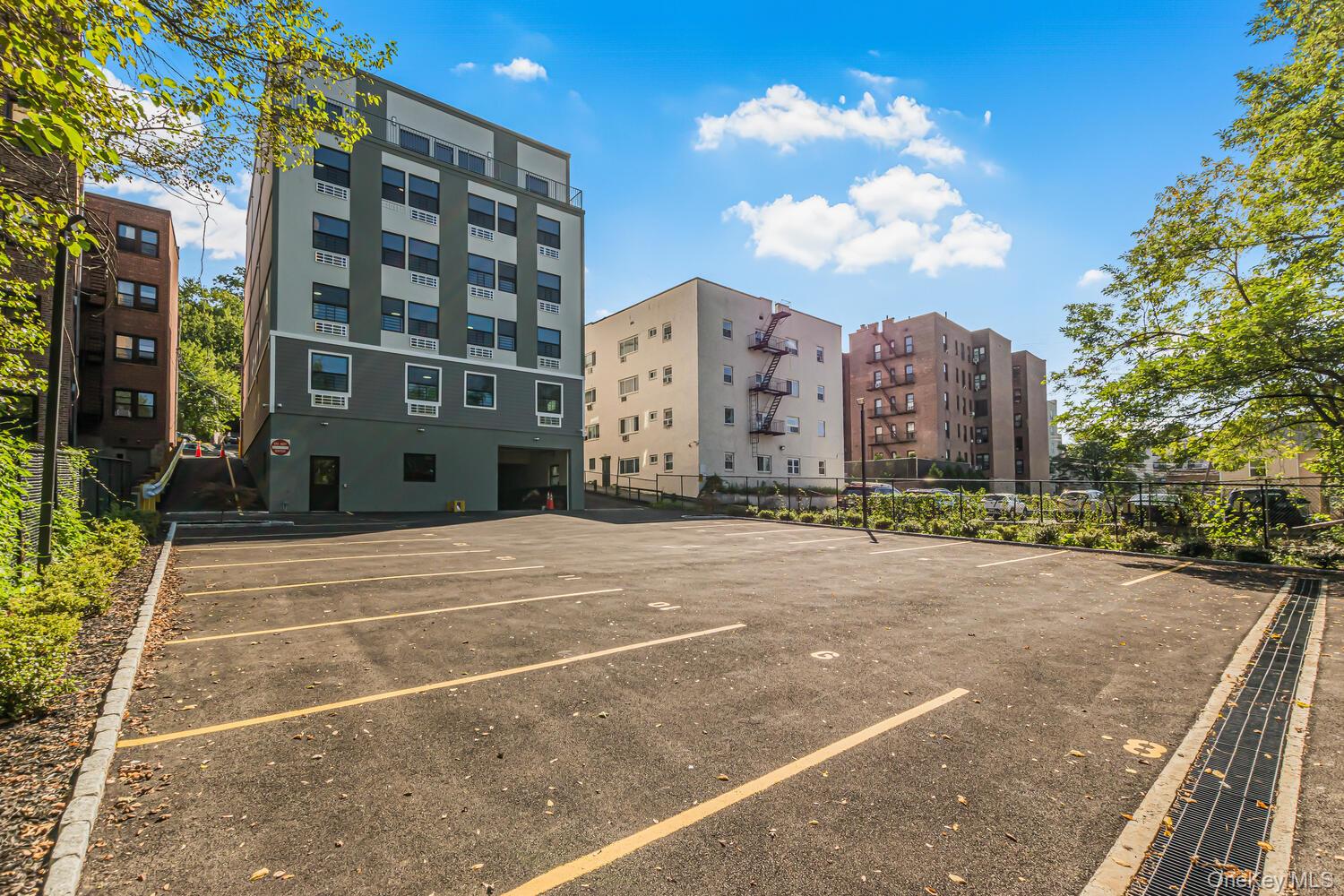 409 Warburton Avenue Unit: 1B