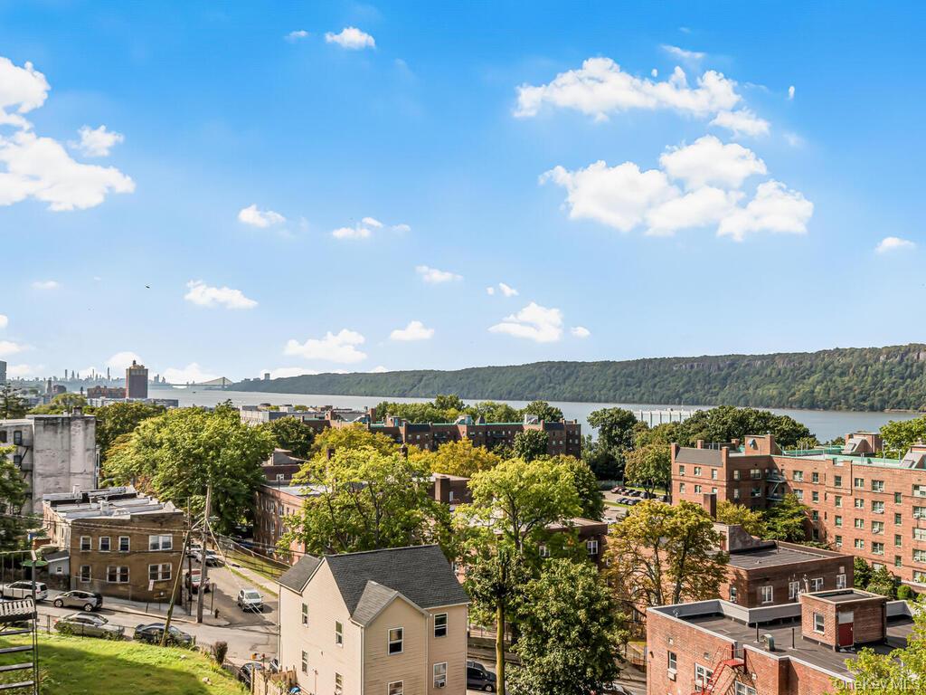 409 Warburton Avenue Unit: 4C