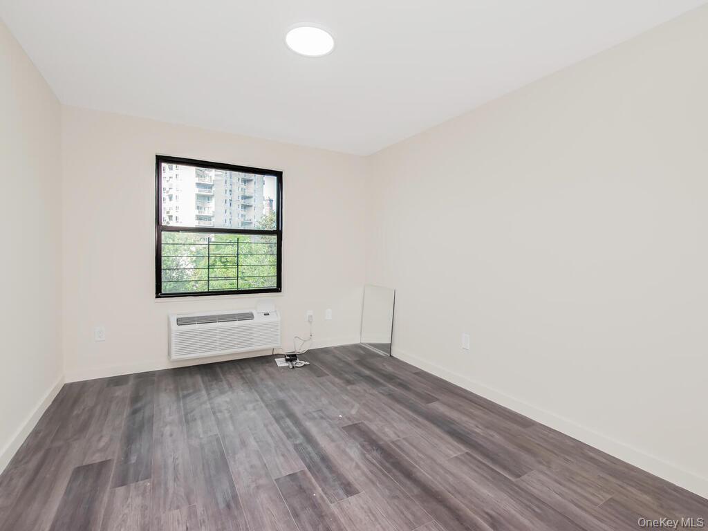 409 Warburton Avenue Unit: 4C