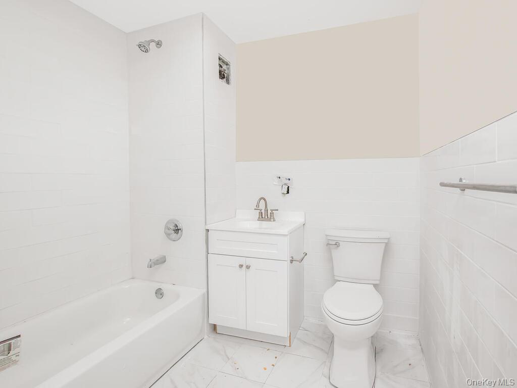 409 Warburton Avenue Unit: 4C