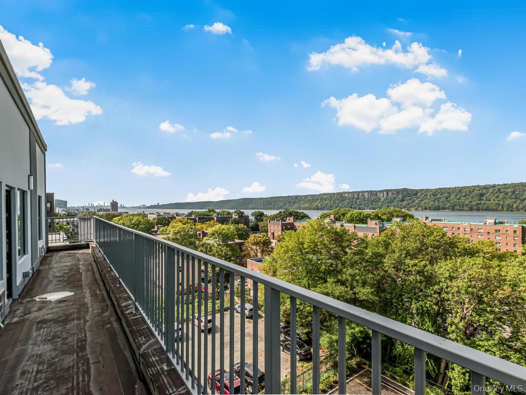 407 Warburton Avenue Unit: 5A